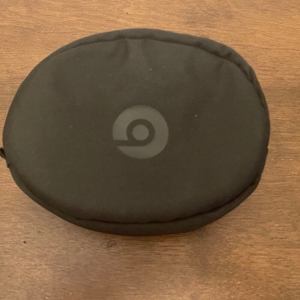 Beats zippered pouch black (pouch only)